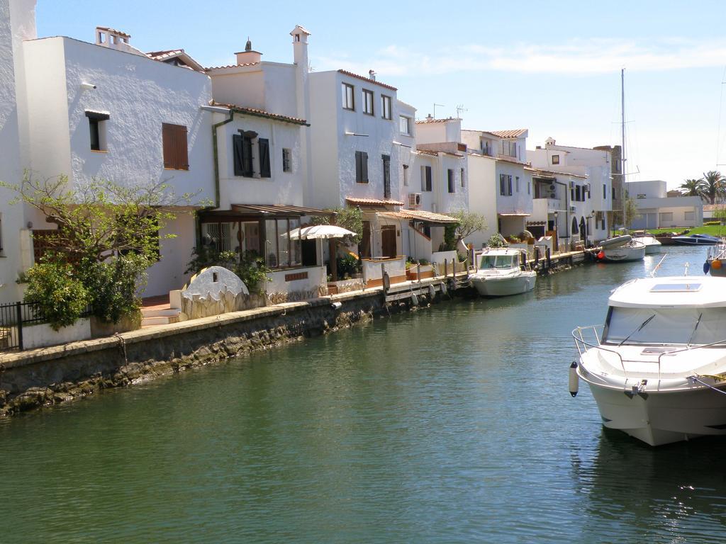 Waterside Apartment - Two Bedroom Empuriabrava Camera foto