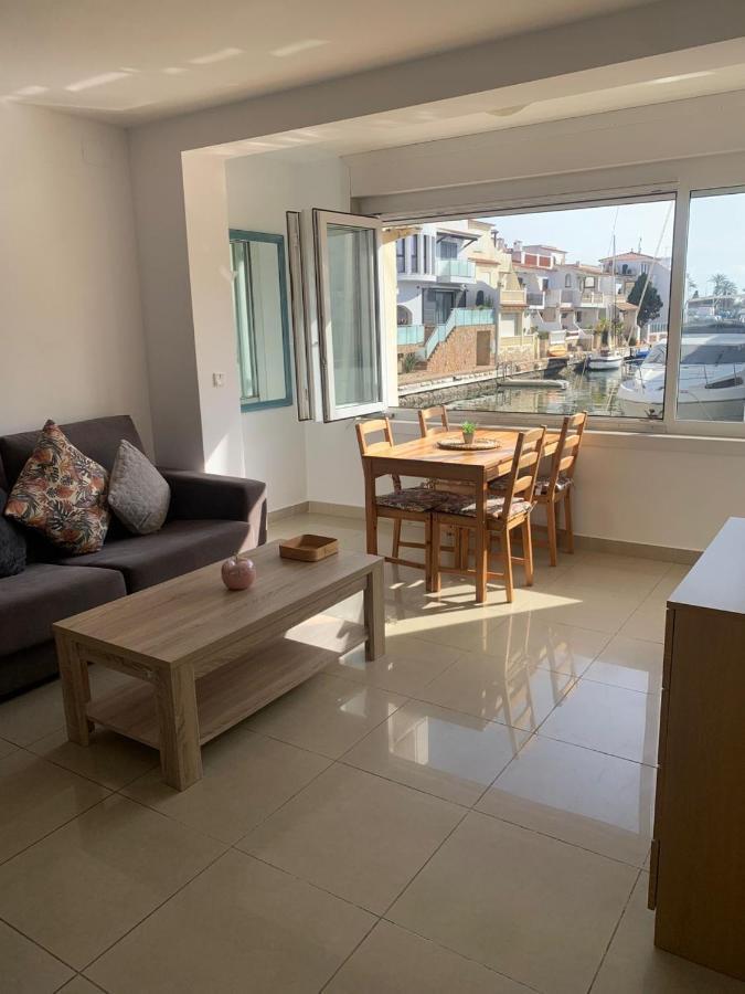 Waterside Apartment - Two Bedroom Empuriabrava Esterno foto