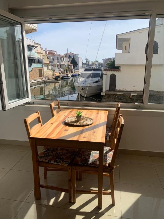 Waterside Apartment - Two Bedroom Empuriabrava Esterno foto