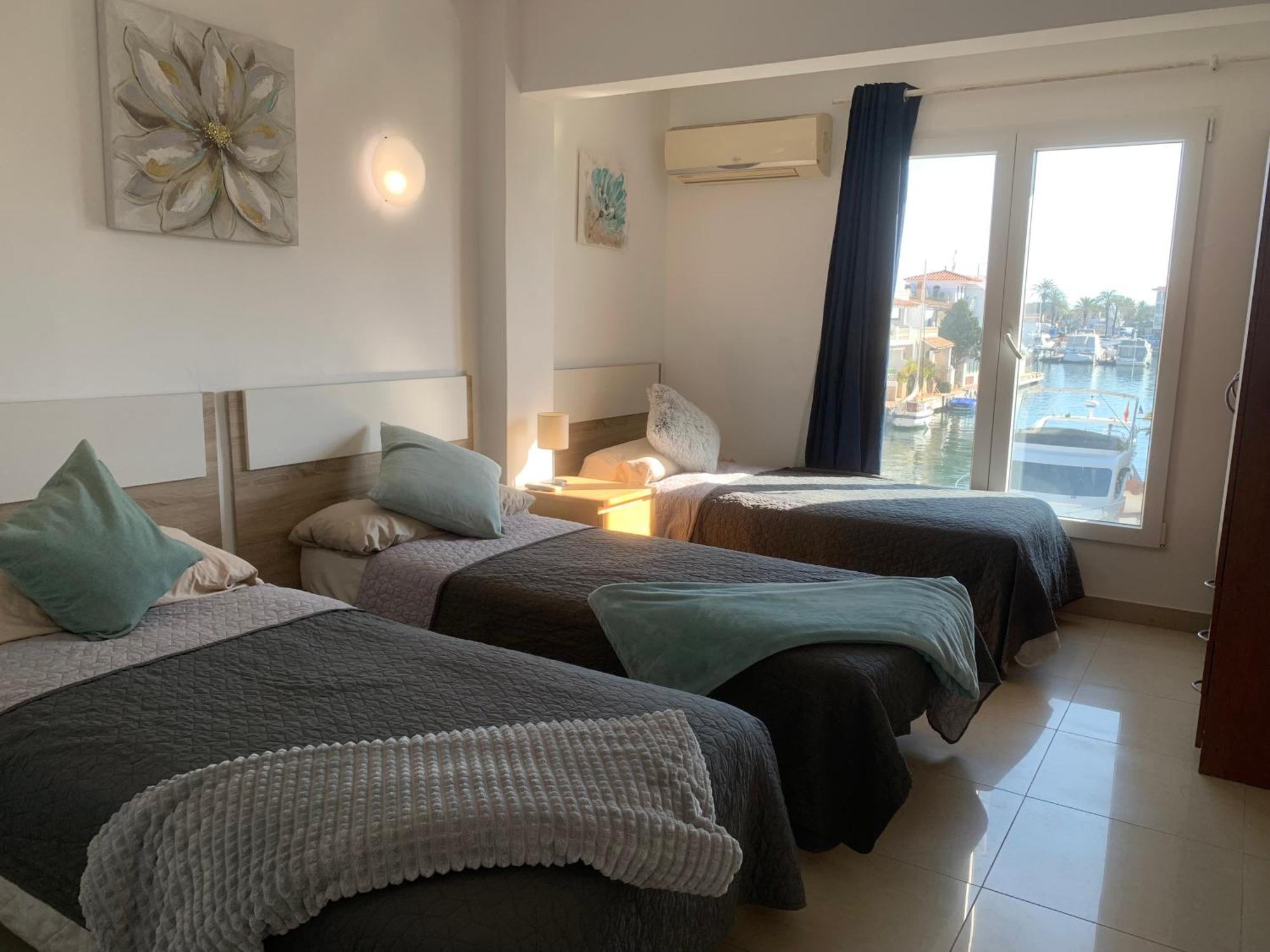 Waterside Apartment - Two Bedroom Empuriabrava Esterno foto