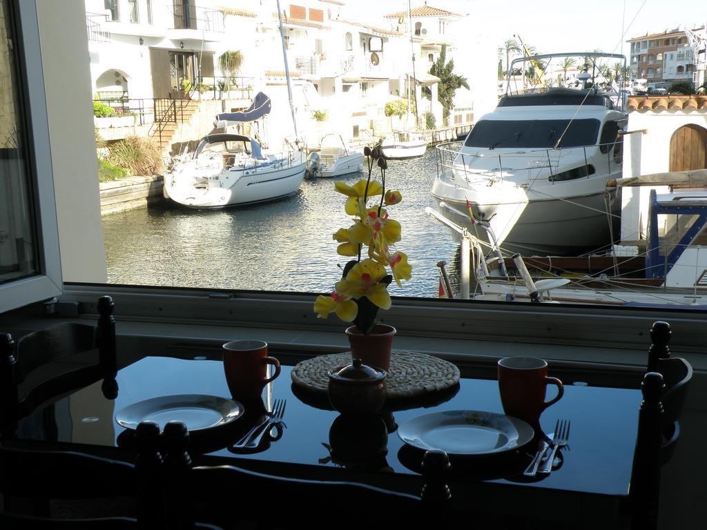 Waterside Apartment - Two Bedroom Empuriabrava Camera foto